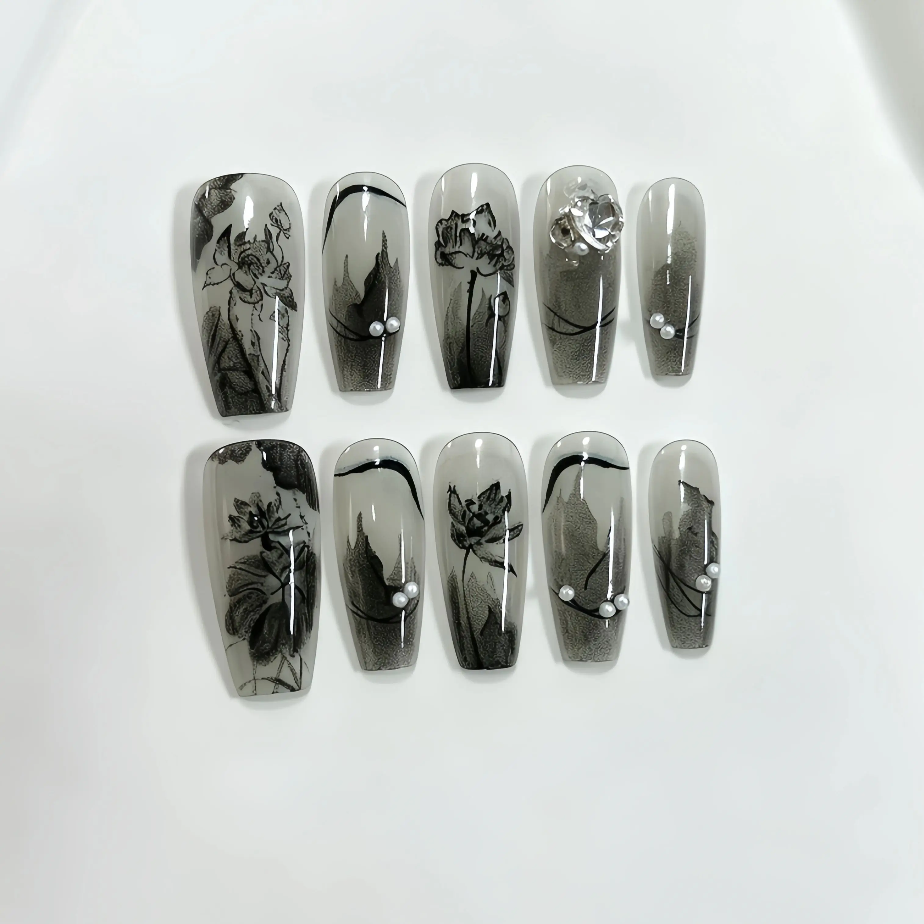 10-Piece Set, Medium-Sized Trapezoidal Press-On Nails, Hand-Painted Ink Lotus Nail Art, New Chinese Style with a Cool National Vibe, Ink Lotus and Silver Diamond Decoration Press-On False Nails