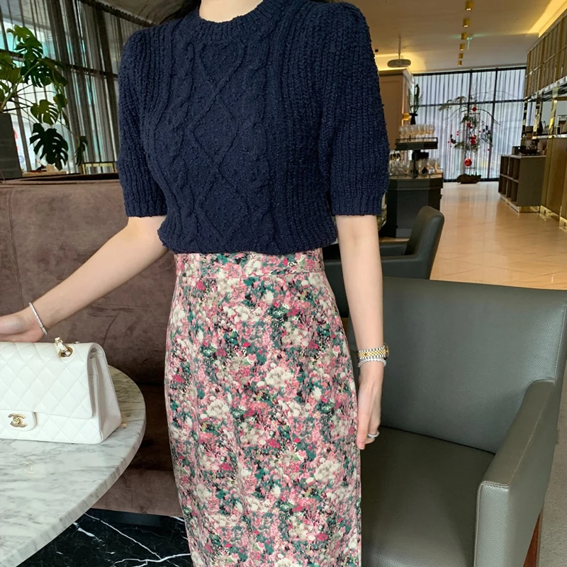 เสื้อสเวตเตอร์ถักไหมพรมผู้หญิงสำหรับต้นฤดูใบไม้ผลิ ดีไซน์เก๋ เรียบง่าย ใช้งานได้หลากหลาย คอกลม ทรงพอดีตัว ให้ความอบอุ่น สร้างความร้อน กระชับรูปร่าง