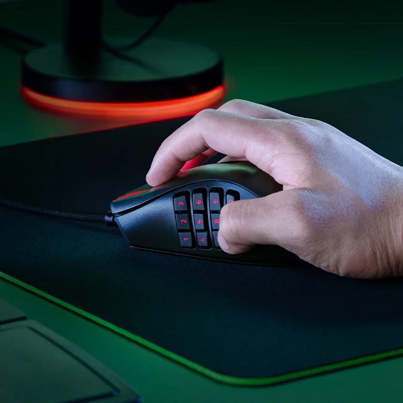 ماوس ألعاب مريح لليد اليسرى من Razer Naga مع 12 زرًا إبهامًا قابل للبرمجة - 8,200 نقطة لكل بوصة قابلة للتعديل