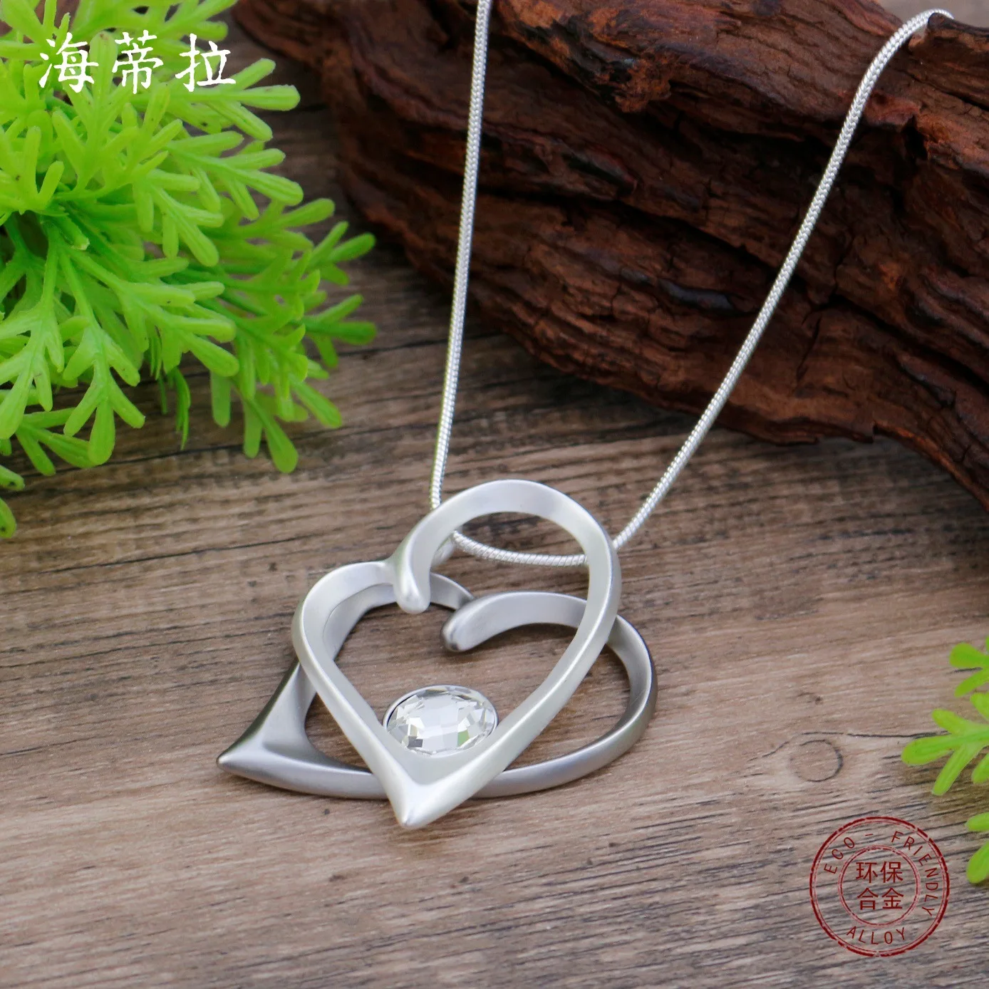 New dumb hollowed-out love long pendant, women's simple and advanced sense, diamond-encrusted geometric heart-shaped long neckla