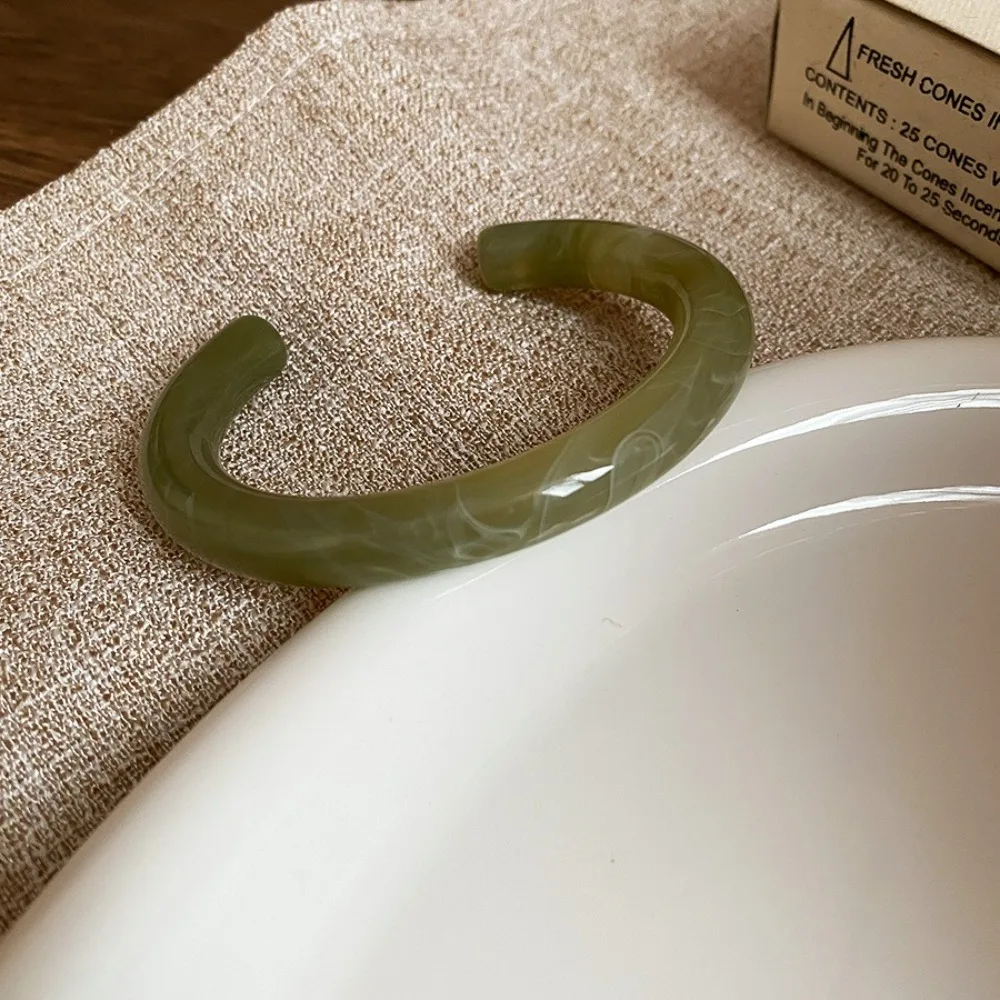 البوهيمي الراتنج الإسورة أوروبا النمط الأمريكي اللون مصبوغ افتتاح سوار التعميم هندسية مجوهرات اكسسوارات الرجعية اليد الدائري