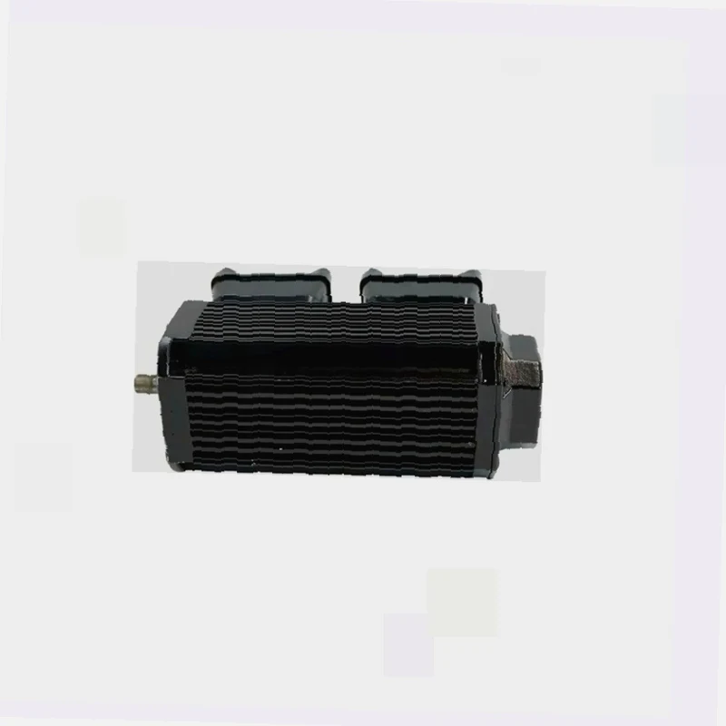 New sealed  LENZE MDSKSBS056-33 synchronous servo motor with square housing and cooling ribs
