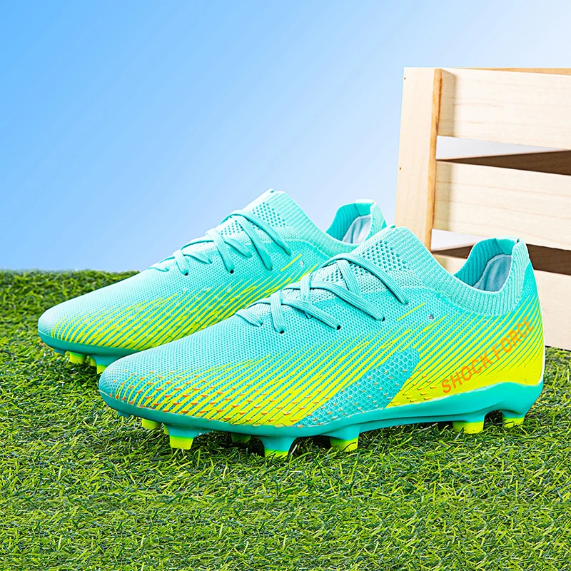 

Пара футбольных бутс для мальчиков с дышащим верхом, ударопрочным носком и прочными длинными шипами на подошве HX-1992X.