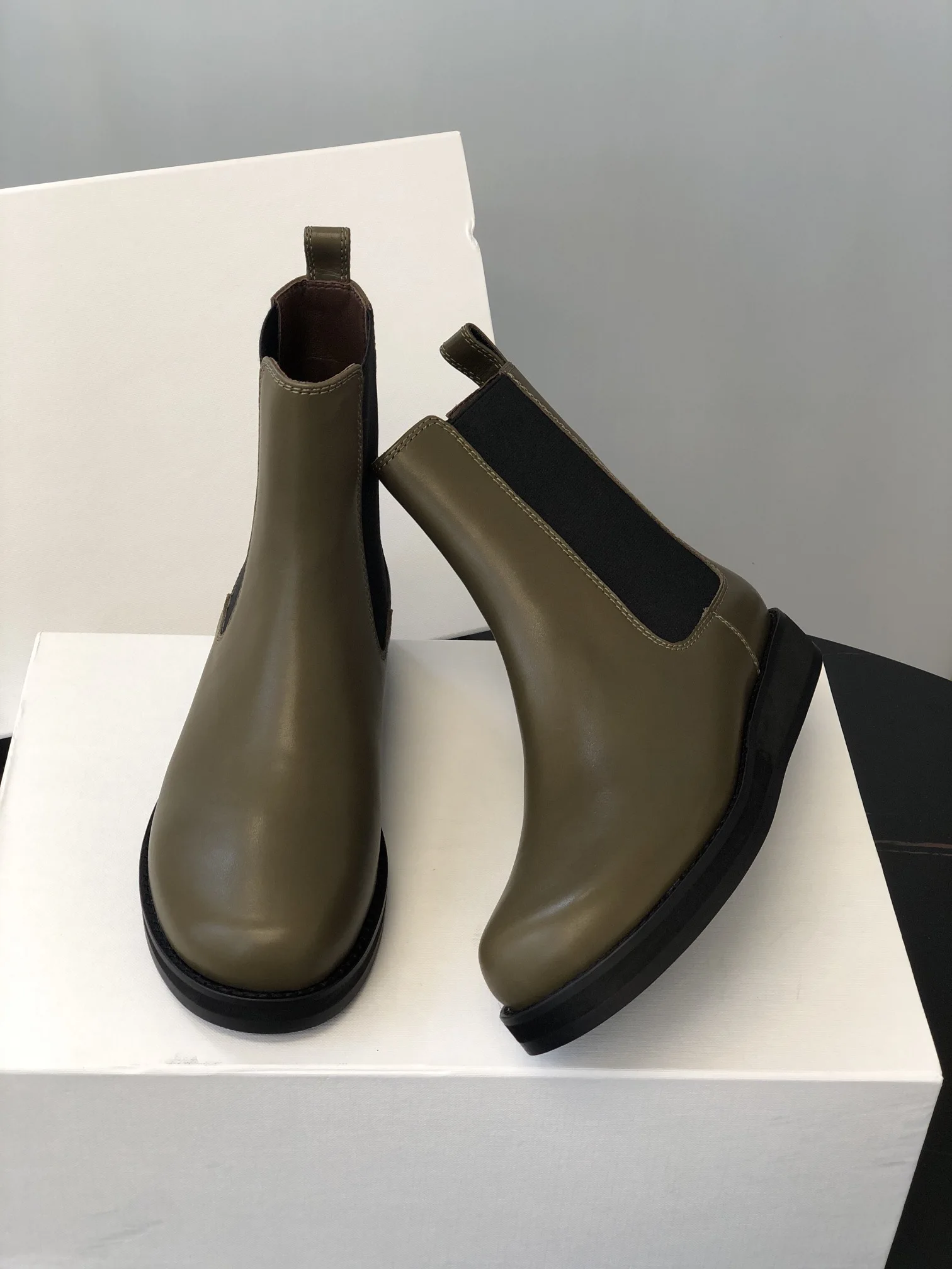 2022 autunno scarpe da donna stivali Chelsea neri classici in pelle di vitello