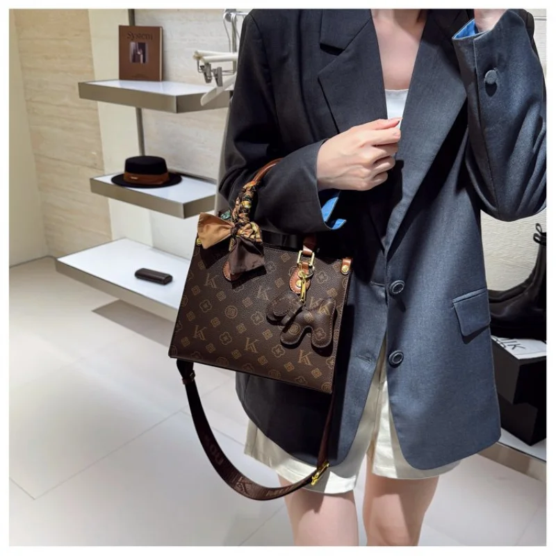 

Women's Messenger Bag Made Of Star-Printed Leather Featuring Paris Casual Vintage Daily Look​