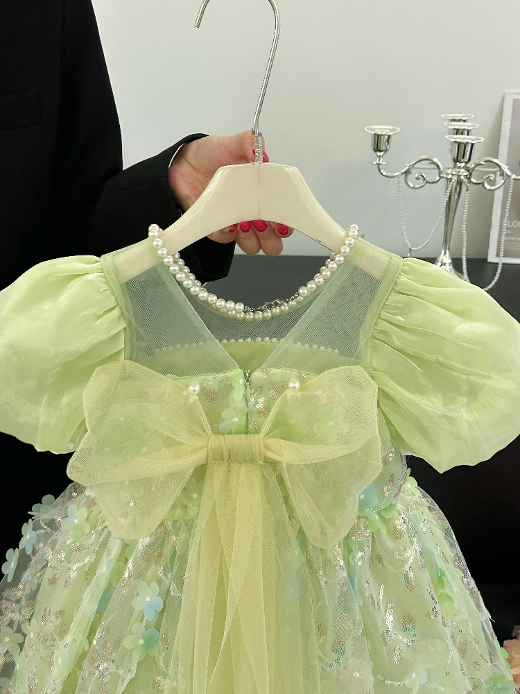 Letnia sukienka dla dziewczynek z motywem kwiatowym, bufiaste rękawki, spódniczka, moda dziecięca, wiązana.