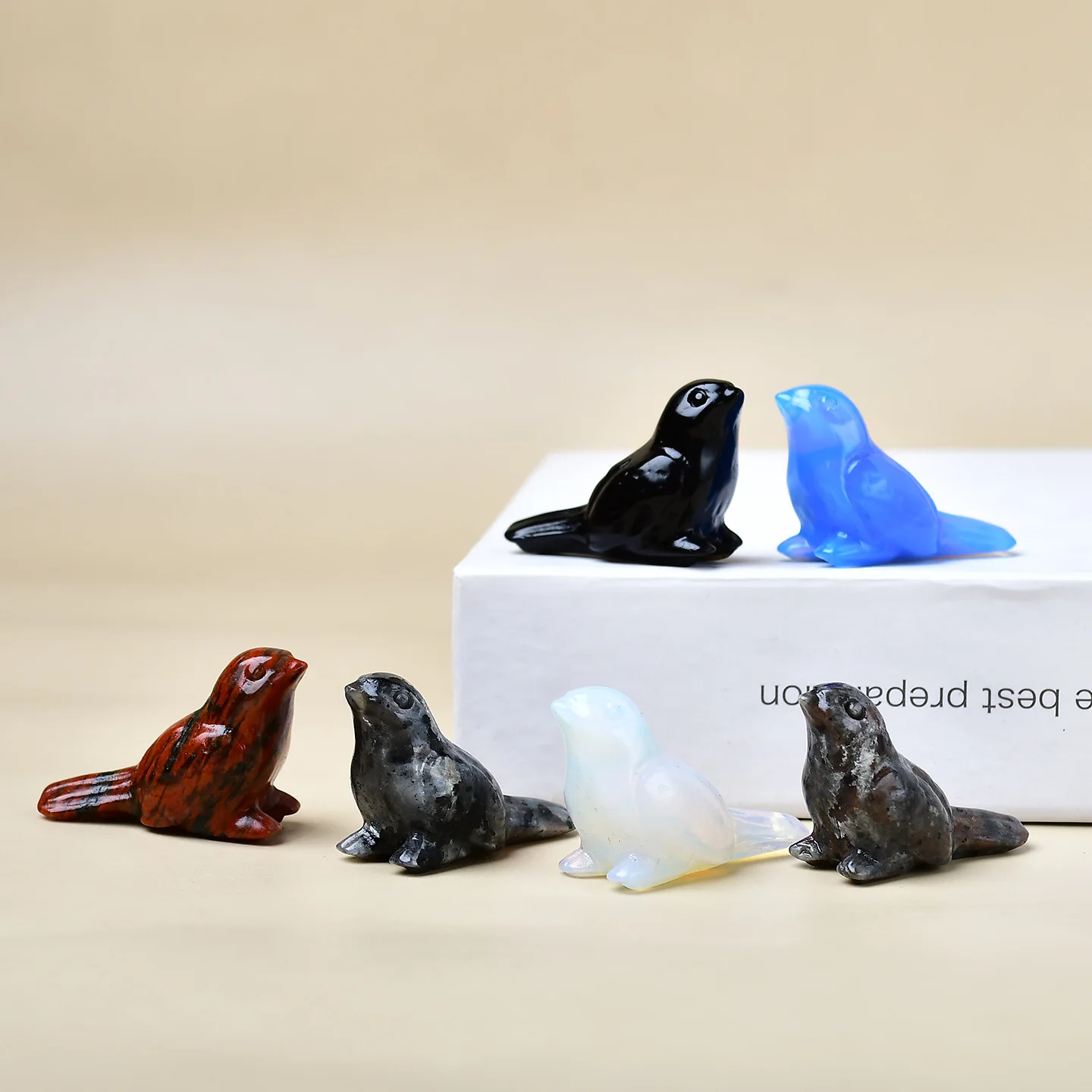 Natural crystal carved into a bird, a perfect crystal gift, a decorative item suitable for home decoration