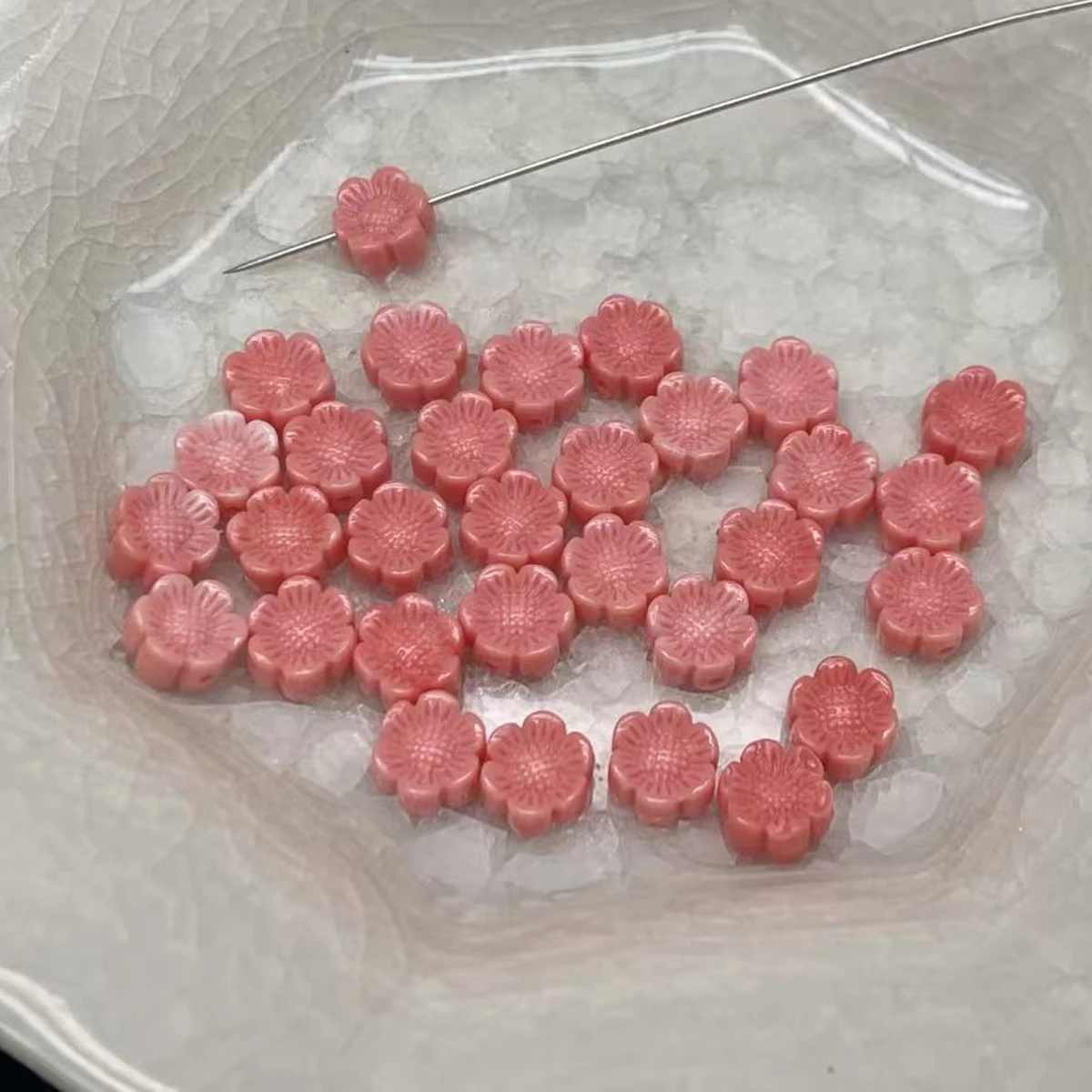 20Pcs DIY Loose Beads Flower Shaped Shell Powder Isolation Beads 10mm For Jewelry Making DIY Bracelet Necklace Chains Accessory