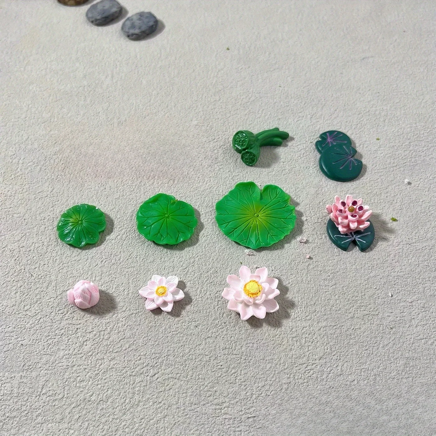 Mini modelo de flores de loto flotantes con almohadillas de lirio de agua, hojas de flores de loto de resina en miniatura para decoración de micropaisaje, 9 Uds.