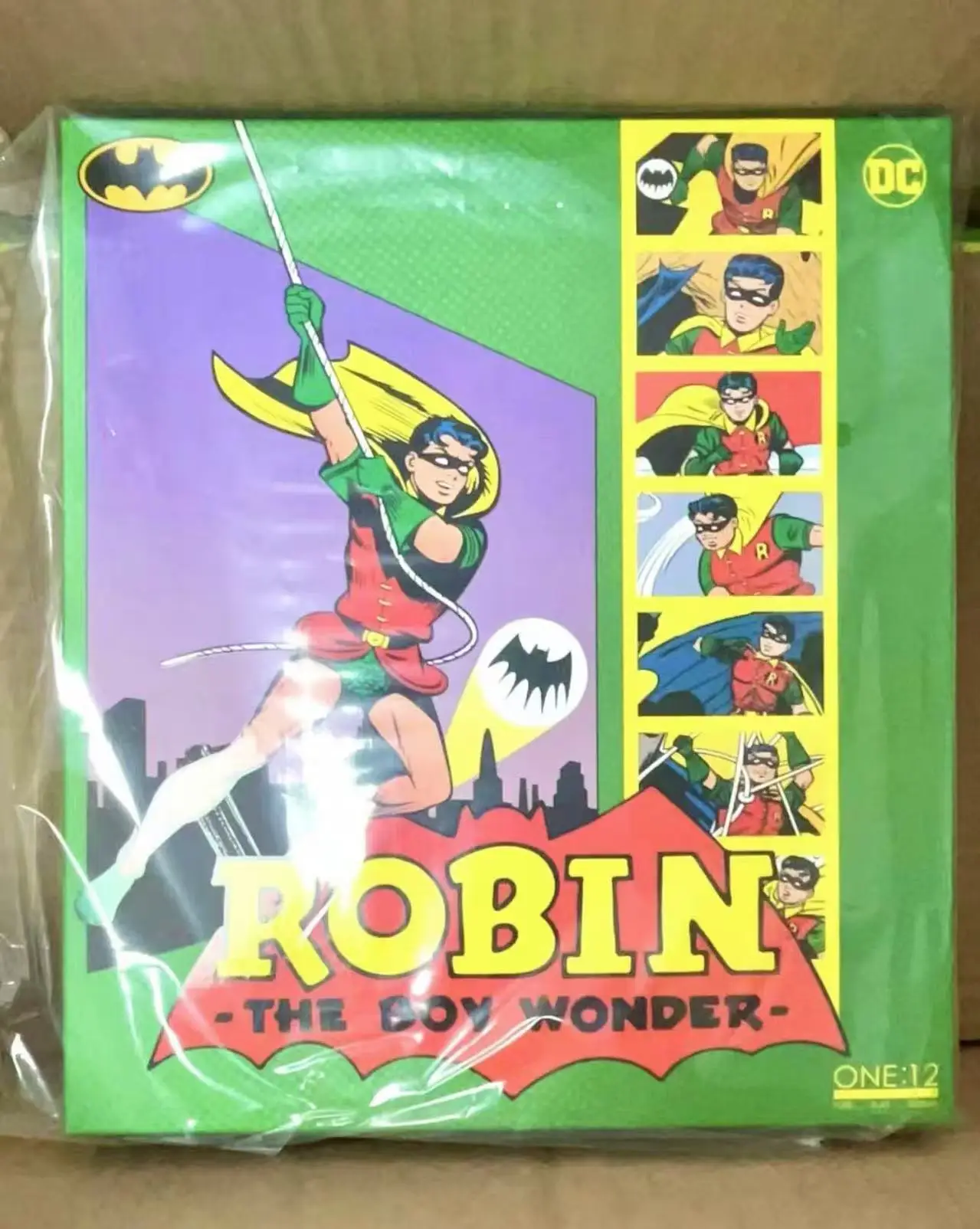 

MEZCO Ant Genuine One:12 Batman Robin Golden Age 6-inch Action Figure