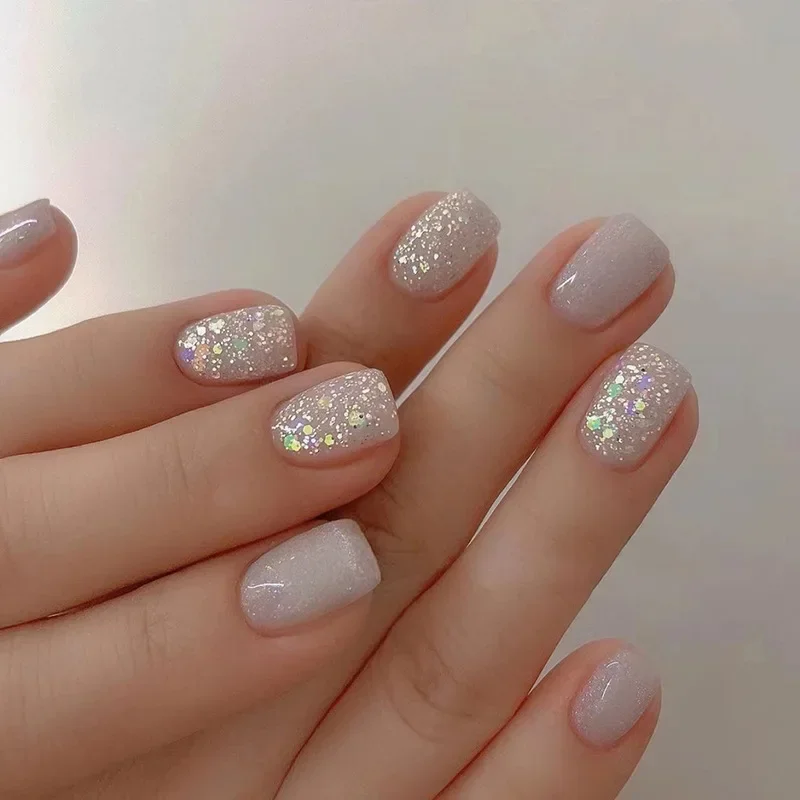 24 Stuks Eenvoudige Valse Nagels Met Lijm Korte Amandel Nep Nagels Glitter Aurora Ronde Hoofd Volledige Dekking Nagel Tips Ovale Pers Op Nagels