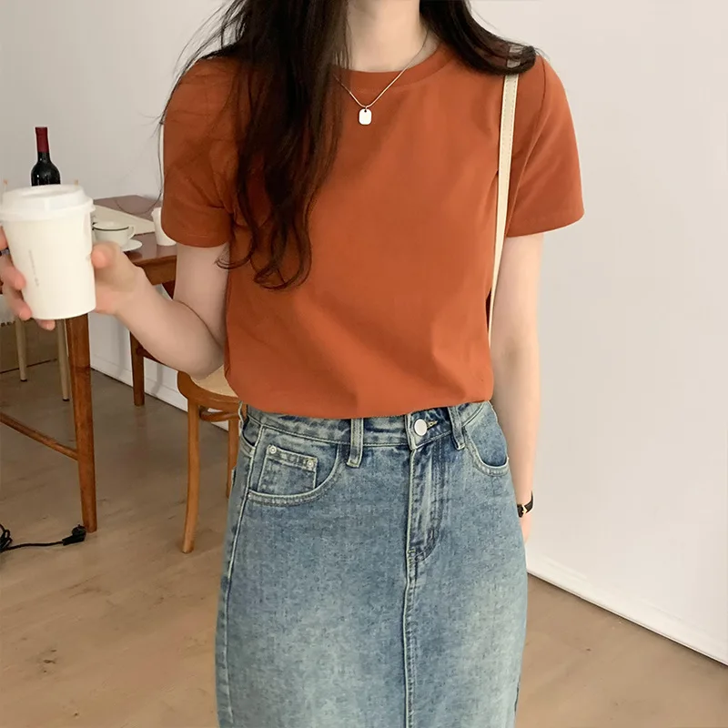 T-shirt z krótkim rękawem dla kobiet na wiosnę lato 2025 Nowy luźny i wszechstronny T-shirt z okrągłym dekoltem Mała koszula i futro Top