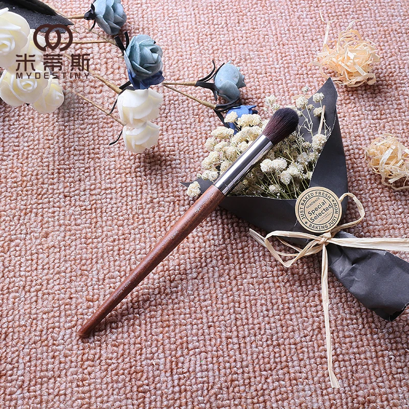 MUF Series Makeup Brush MUF140 High-gloss Brush Soft Fiber Hair Brown Solid Wood Brush Handle Delicate Flame High-gloss Brush