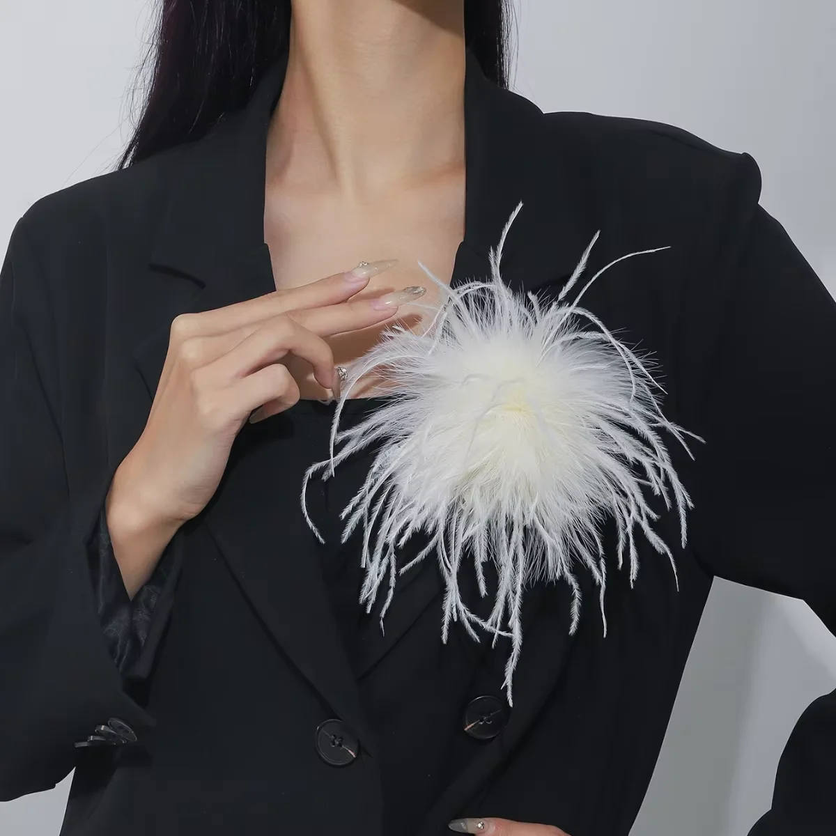 Vintage 15CM Artificial Feather Brooch Women's French Style Handmade Exaggerated Lapel Pin for Weddings And Parties Jewelry Acce