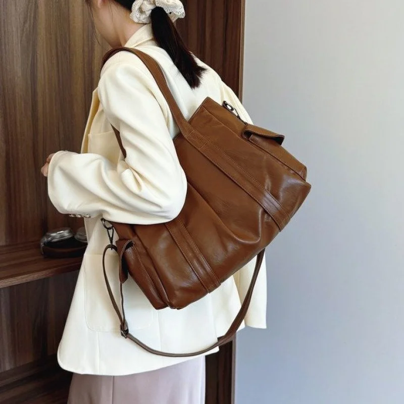 

Designer Paris Fashion Luxury Handbag With Trendy Logo For Women Elegant Simple Solid Color Purse