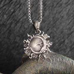 Retro Punk Sun Hugging Moon Round Pendant Necklace Suitable for Men and Women Fashion Trend Couples Commemorative Jewelry Gifts