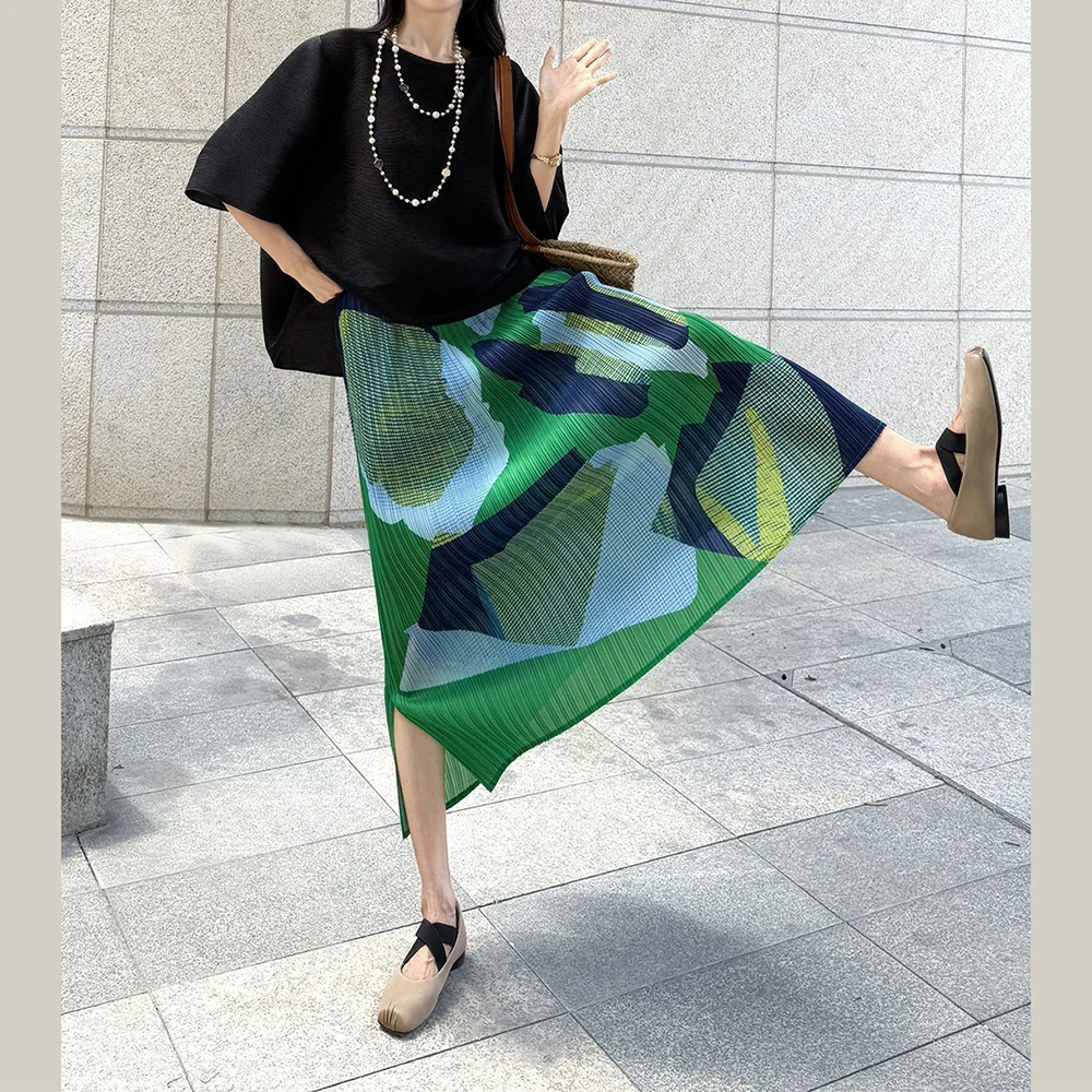 

2025 summer new short-sleeved black top pleated split skirt fashionable wear suit 2 piece sets womens outfits