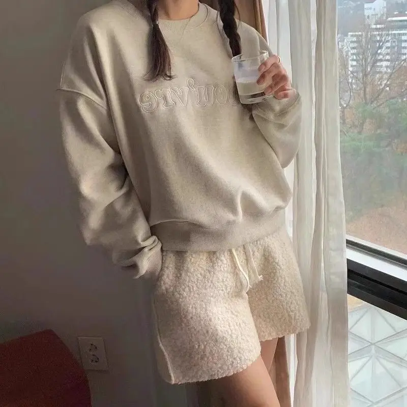 Korean style short niche with design letter print, loose and lazy, hoodless, round neck, inner sweatshirt for women in autumn