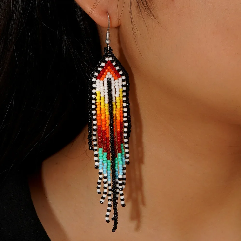 

ZGMXR градиентные радужные серьги с кисточками, вязаные вручную богемный сплав с рисовыми бусинами, модные простые оригинальные дизайнерские украшения для ушей
