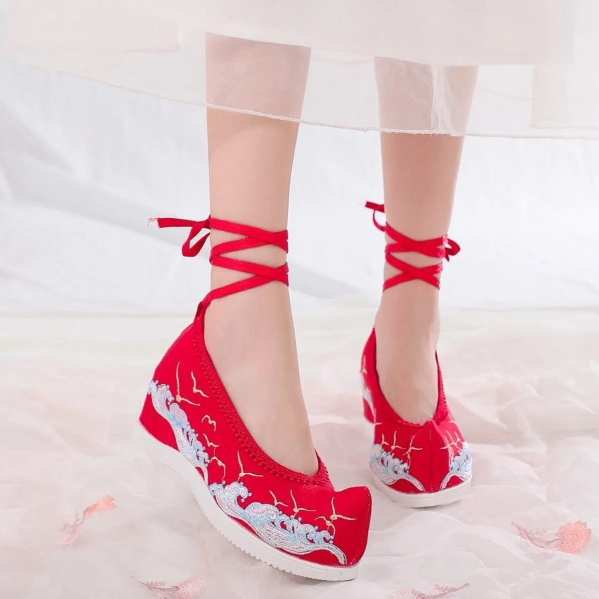 Hanfu Shoes Women Embroidered Curled Toe Bow Chinese style shoes Height Increase Ming Dynasty Ancient Style Student Versatile