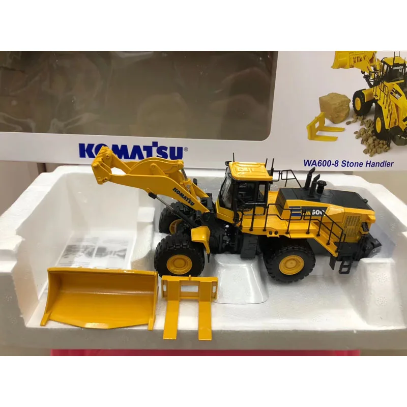 UH-8153 1:50 Komatsu WA600-8 Stone Handler Die Cast Model Toys