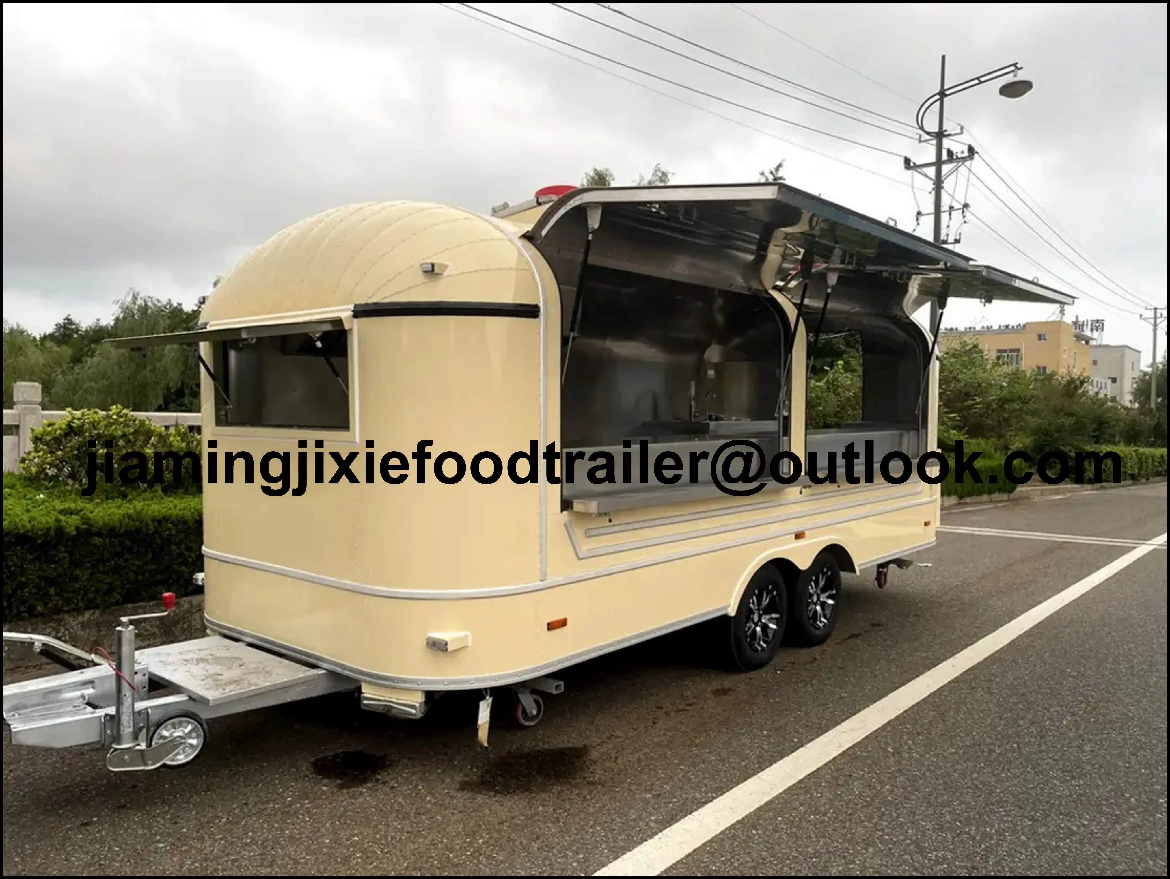 

Коммерческий фудтрак-прицеп: Трактор-фургон для тако, хот-догов, пиццы. Полностью оборудованная кухня с коптильней.