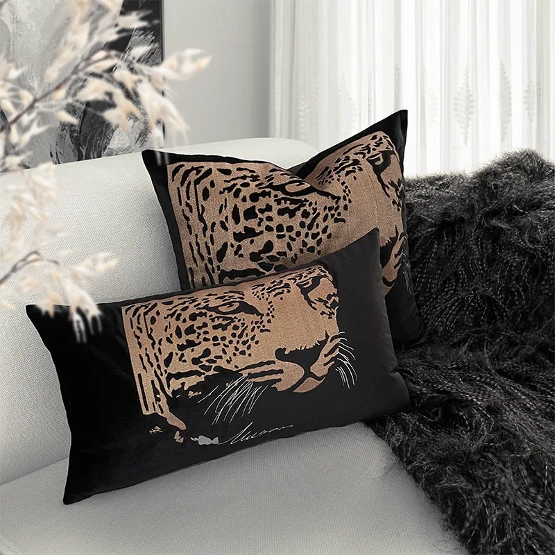 

Leopard Head Pillows Cover Luxury Black Velvet Decorative Cushion For Sofa Golden Embroidery Modern Home Living Room Decoration