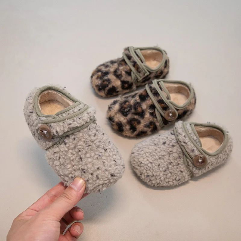 

Новинка 2023 года, зимняя детская прогулочная обувь из искусственной овчины для маленьких девочек, прогулочная обувь с принтом животных, мягкая подошва, нескользящая удобная обувь для детского сада