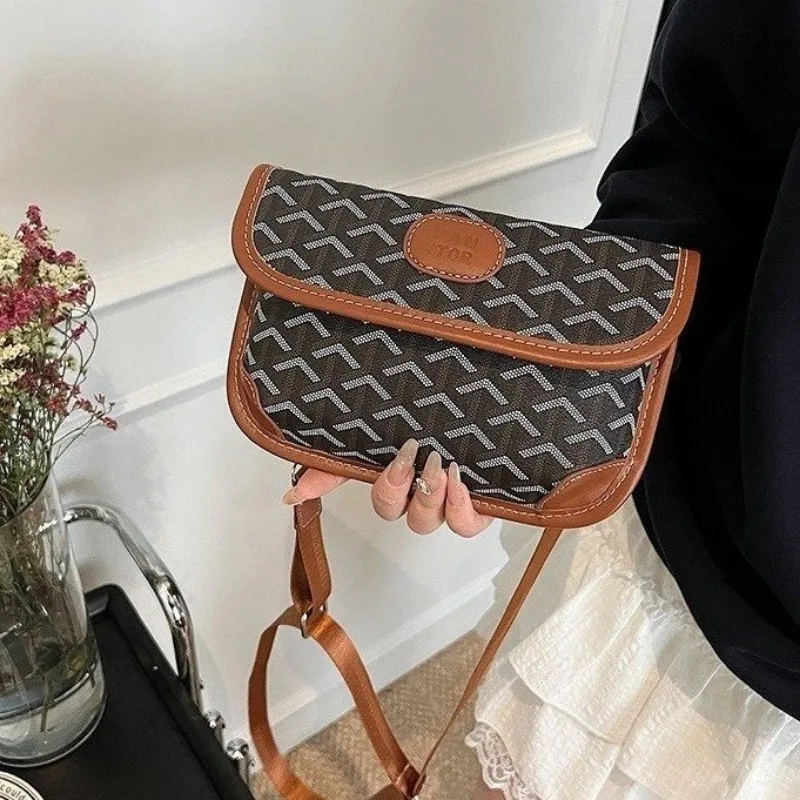 

Unique Classic Underarm Bag One Shoulder Exquisite Vintage Fashionable Chic Versatile Daily Use Practical Stylish Sleek