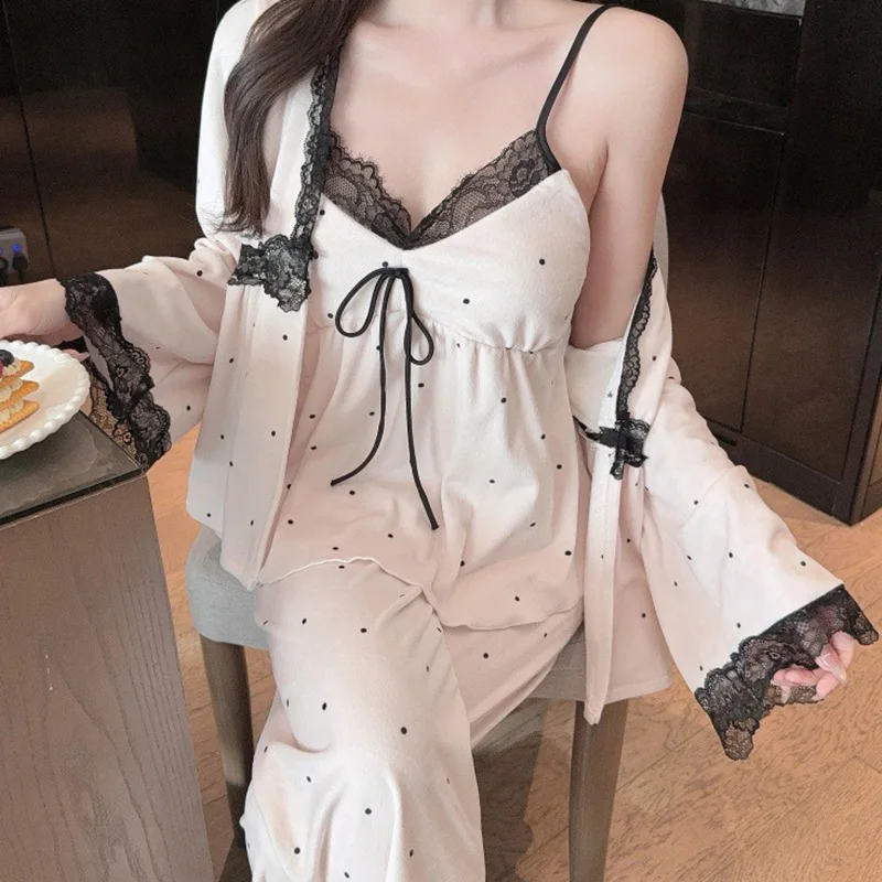 conjunto-de-tres-piezas-de-terciopelo-con-estampado-de-lunares-y-arroz-fragancia-floral-pequena-pijama-japones-adorable-para-otono-e-invierno-ideal-para-usar-en-casa-o-fuera-de-ella