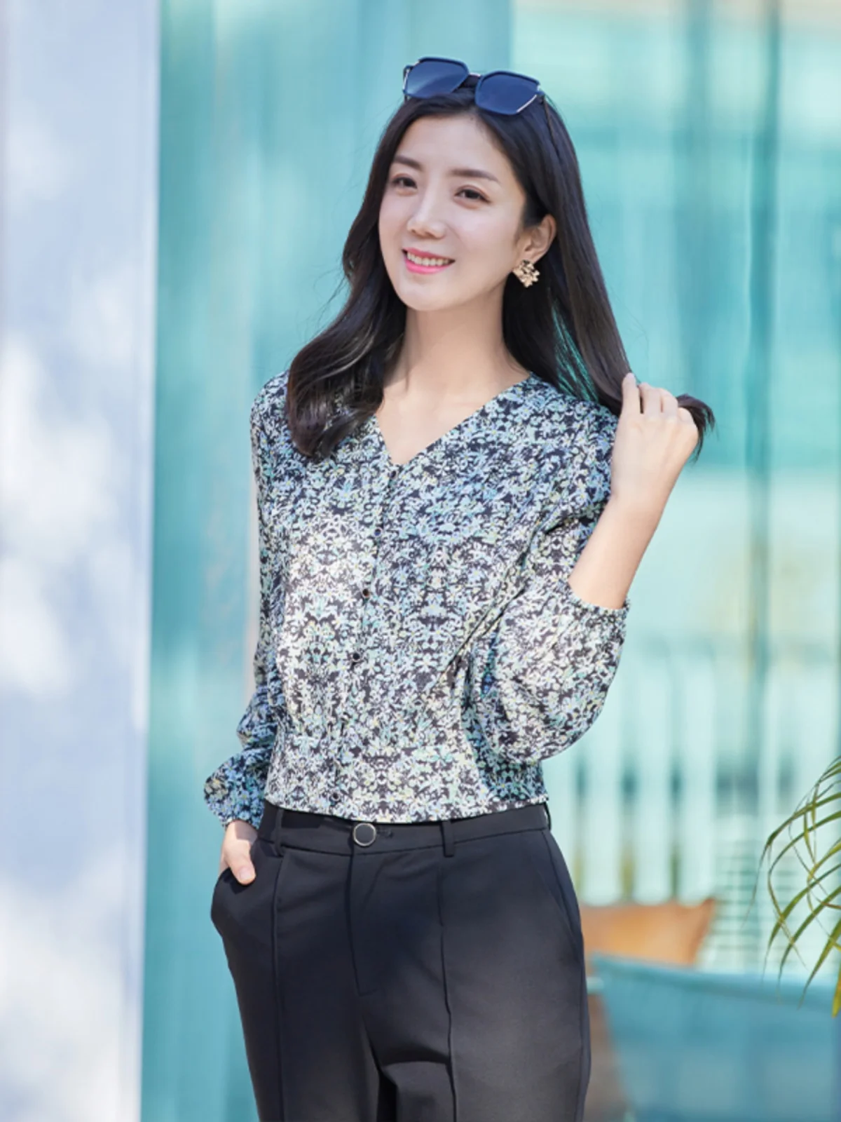 

Женская шифоновая блузка Poetry Dr с длинным рукавом и принтом, новая весенняя модель, с V-образным вырезом, на одной пуговице, с завышенной талией, короткий топ