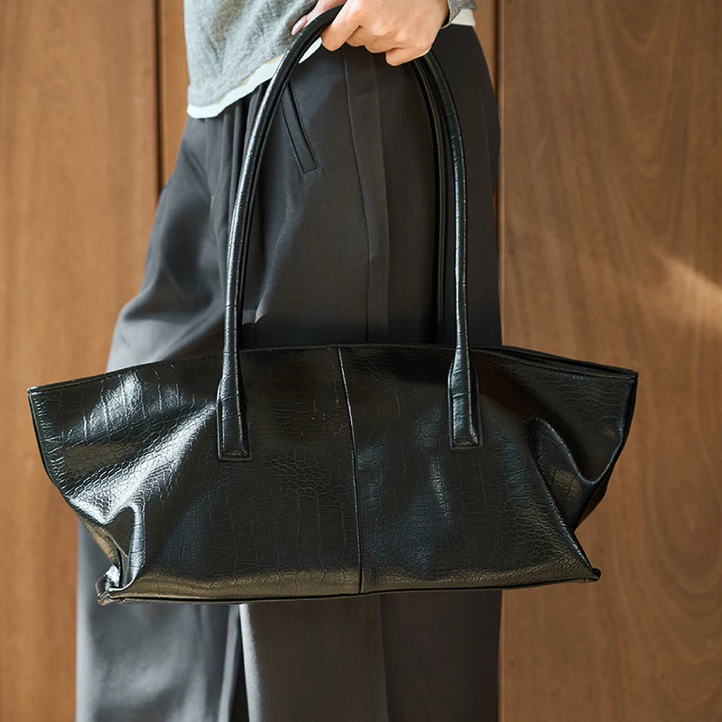 Luxury Crocodile Leather Pattern Shoulder Bag Retro Minimalist Solid Black Tote Bag High Quality Versatile Daily Commute Handbag
