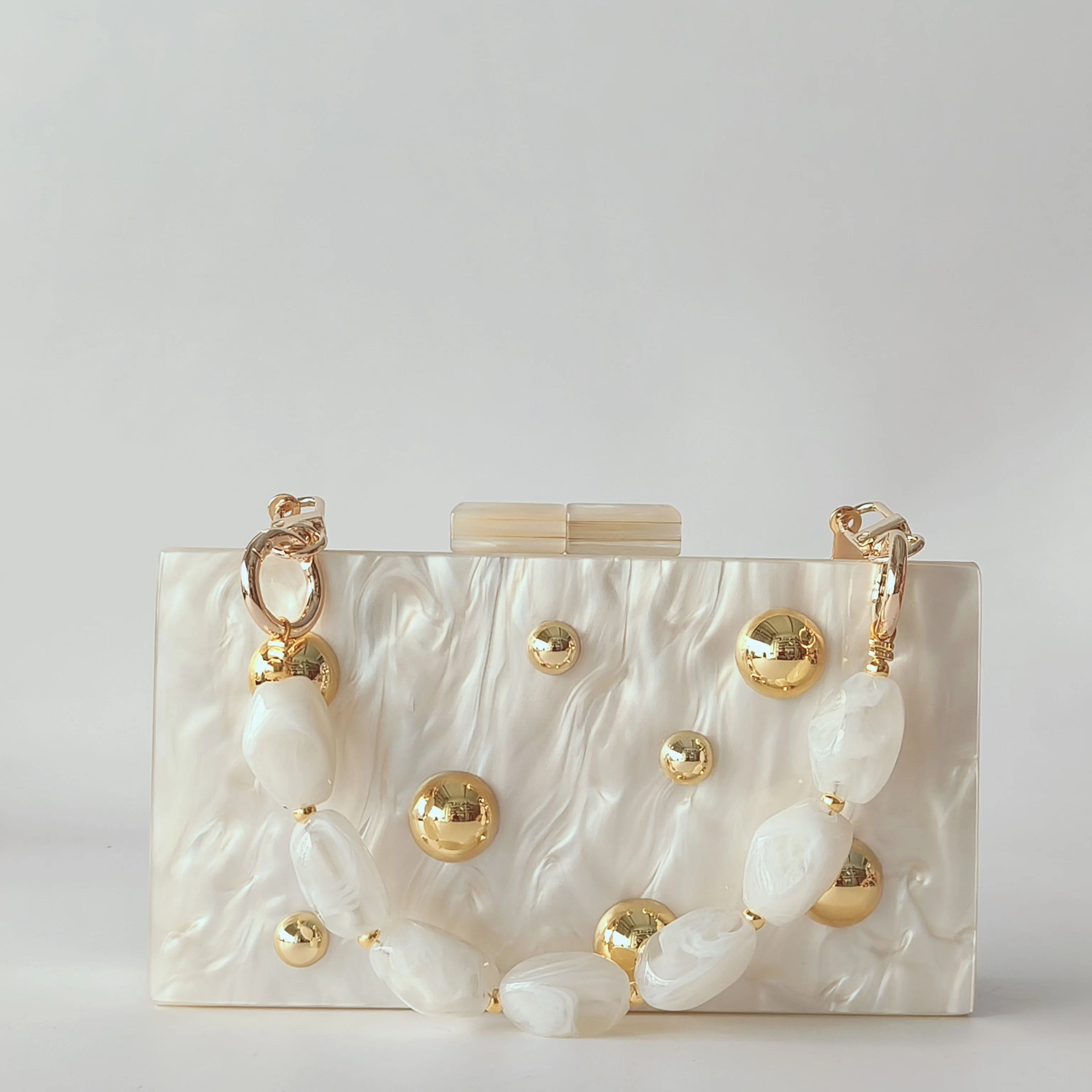 

Pearl Beige Metal Dot On Surface Acrylic Clutch Purse Flap Shell Women Evening Bag Summer Weddings Party Prom Beach Lady Handbag