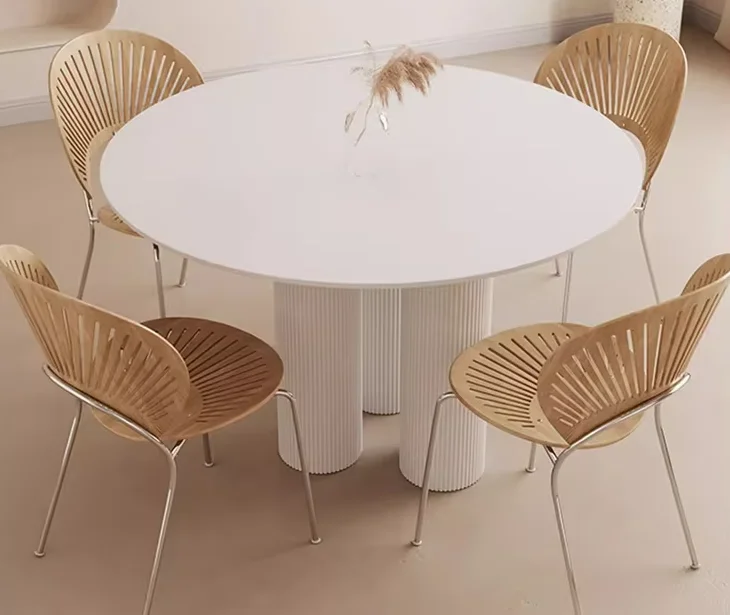 

Современный скандинавский дизайн: круглый обеденный стол из французского кремово-белого камня с 6-местным комплектом для ресторана и 4 стульями, мебель для столовой.