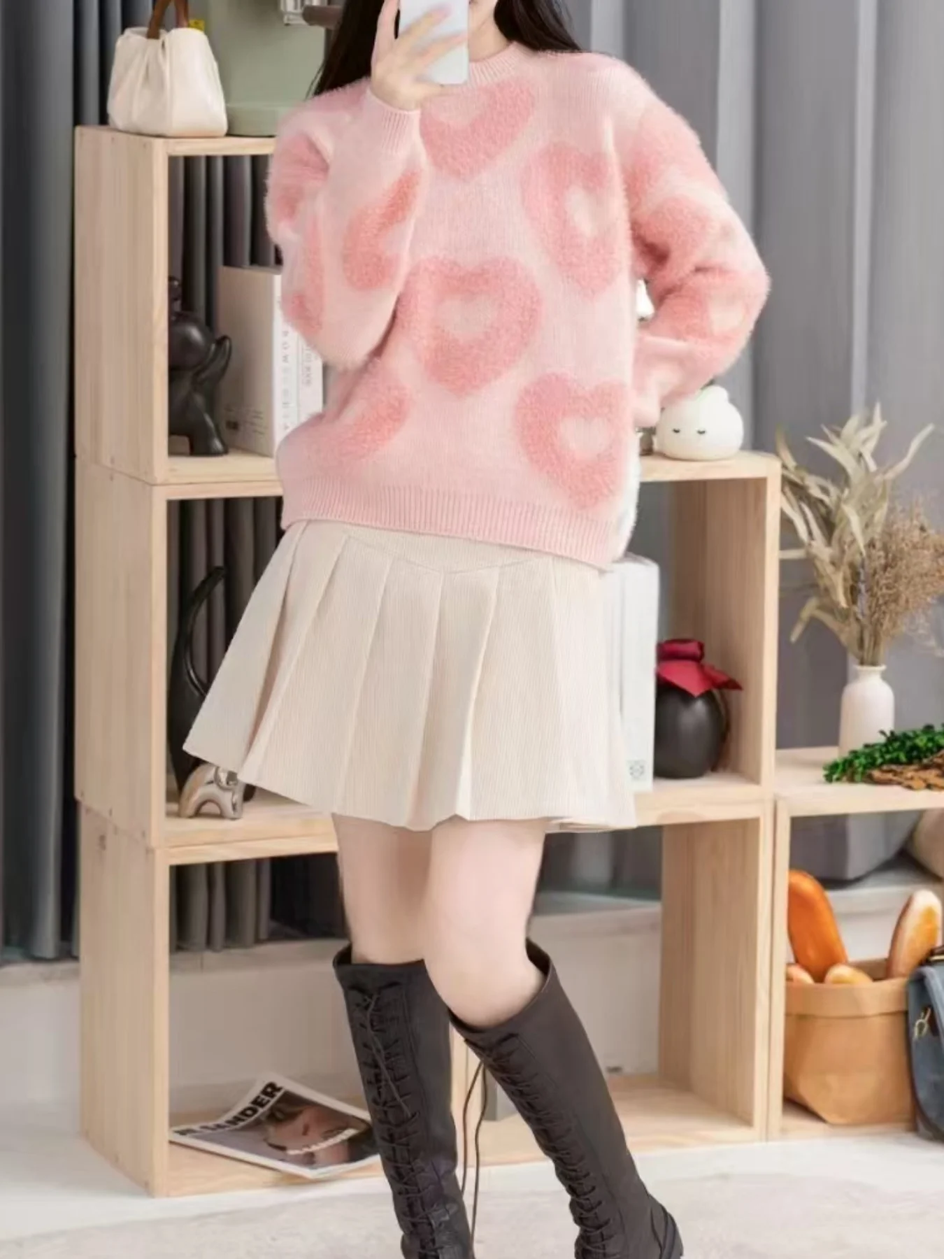 Women's Heart Pattern Plush Round Neck Pullover, Sweet and Cute Autumn and Winter Warm Top, Suitable for Daily Casual Wear