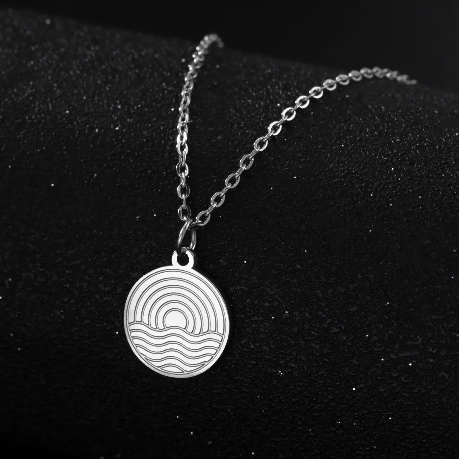 Skyrim Sunset Disc Round Pendant Necklace Women Stainless Steel Gold Color Clavicle Chain Sun and Sea Jewelry Birthday Gift