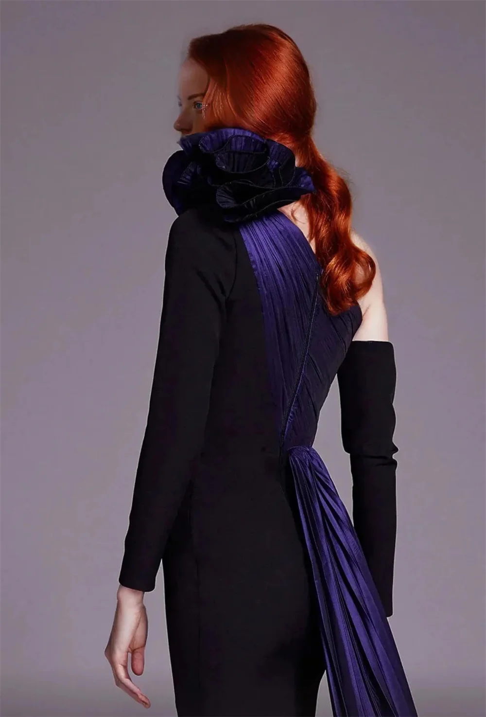 Contessa personnalisé une épaule à manches longues robe de soirée noir violet plissé Train robe formelle élégante robe de soirée de bal pour les femmes
