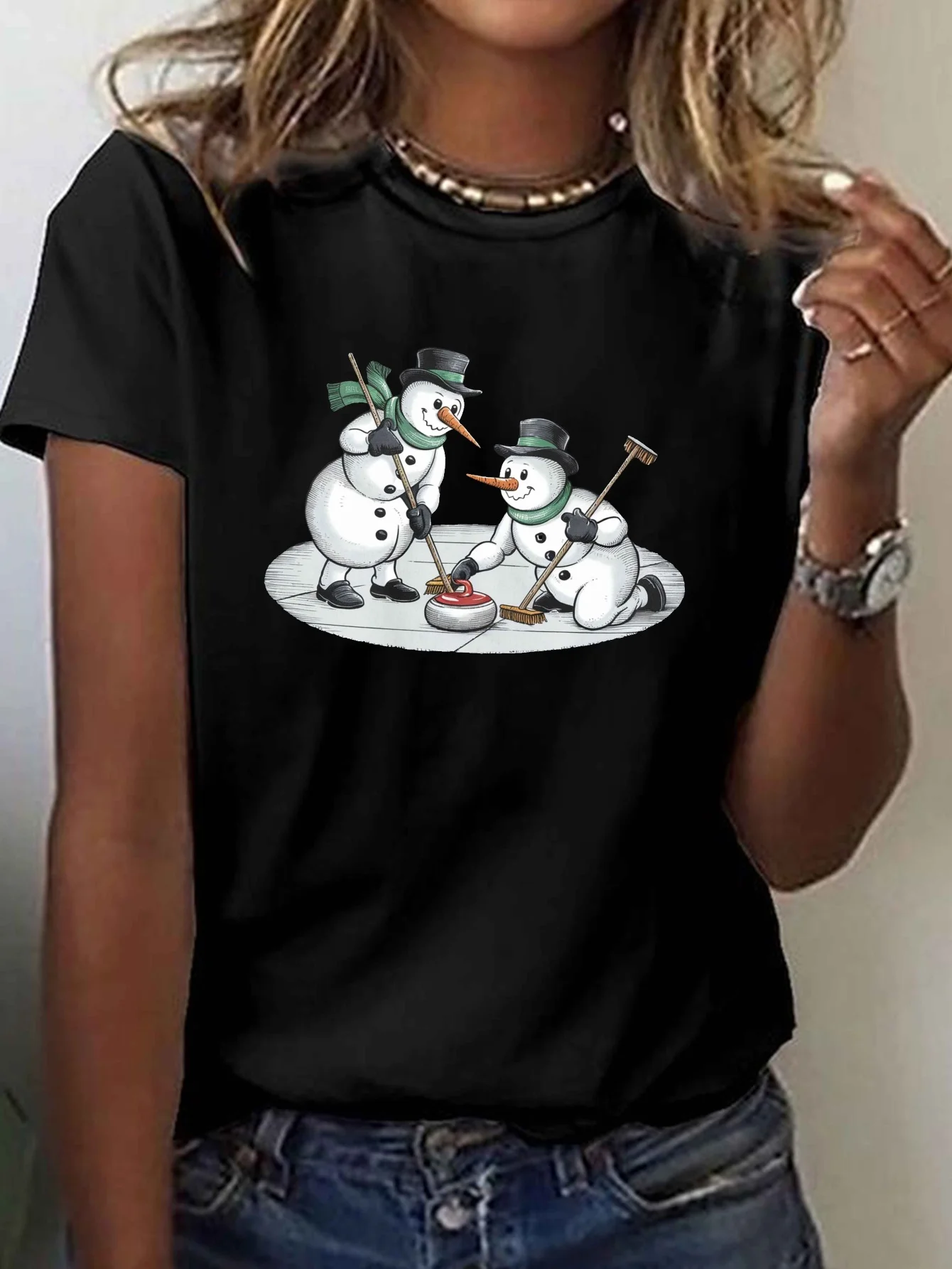 T-shirt da donna con stampa Yeti Curling nera - Top casual girocollo a maniche corte con divertente grafica per sport invernali