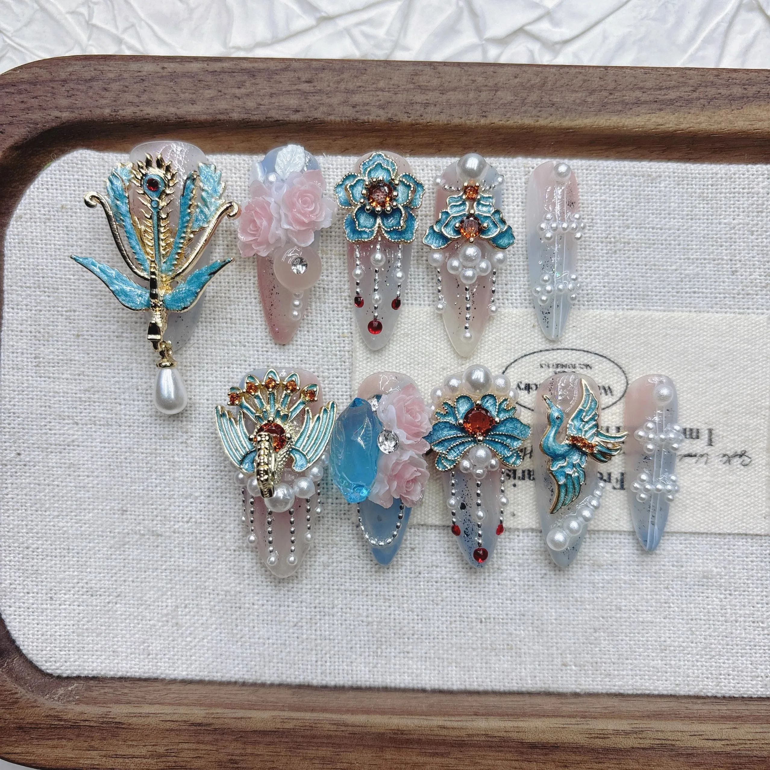 10 Uds. De pegatinas para uñas hechas a mano de alta calidad, simples y elegantes, Royal, imprescindible para las tendencias, armas de moda, elegantes