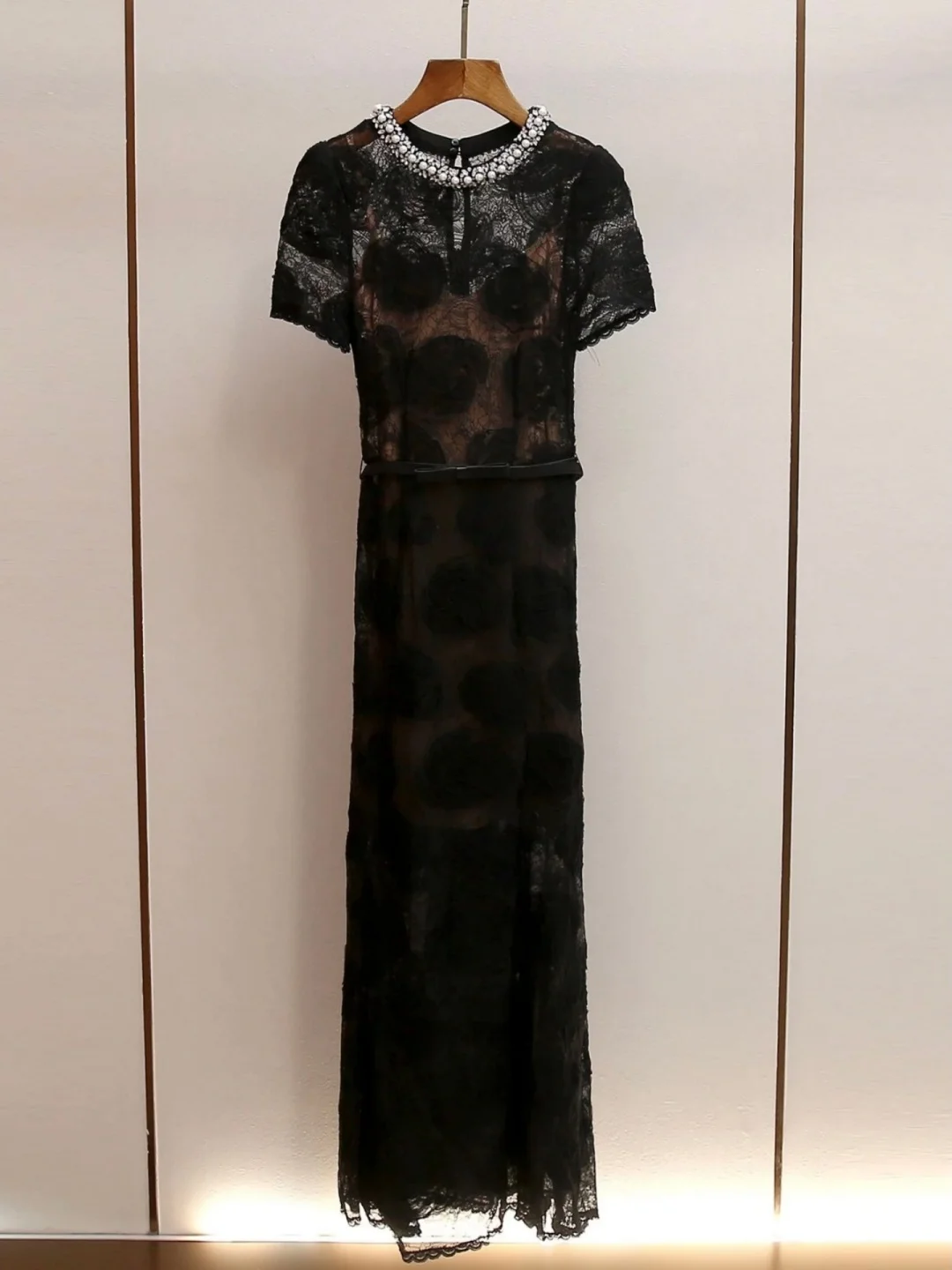 

Весна 2026: Новинка! Длинное женское платье с эффектом утяжки и коррекции фигуры, расшитое стразами, в стиле Хепберн, для офиса и повседневной носки.