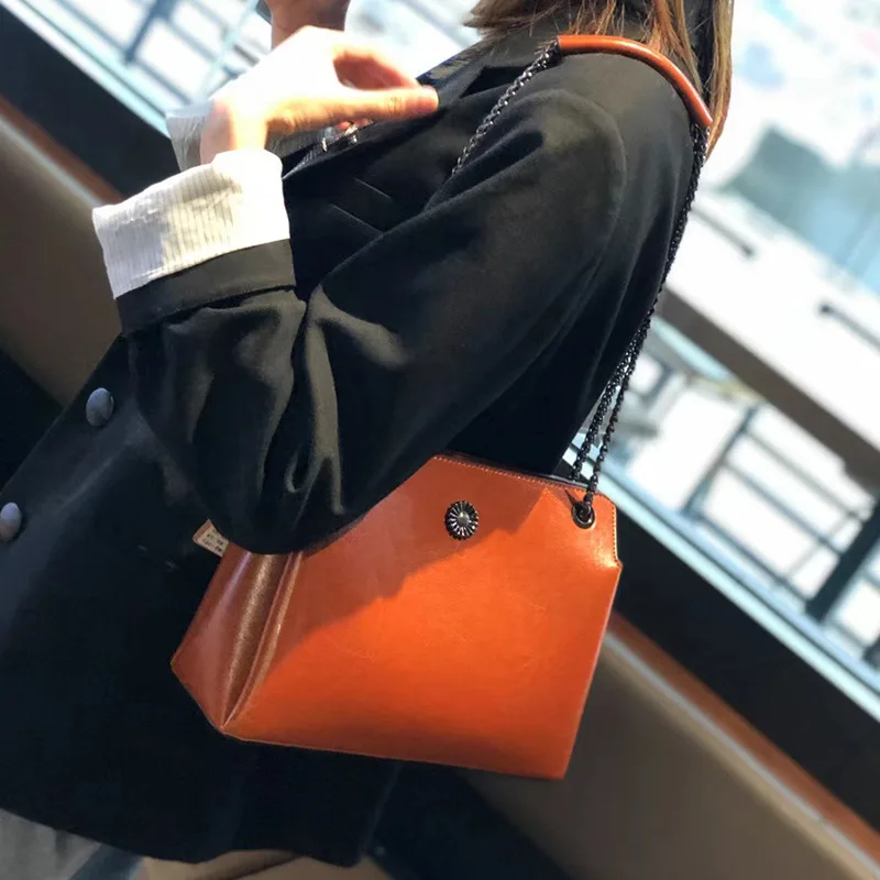 Bolsa de couro genuíno para mulheres, bolsa premium de correntes, design requintado, presente chique, real