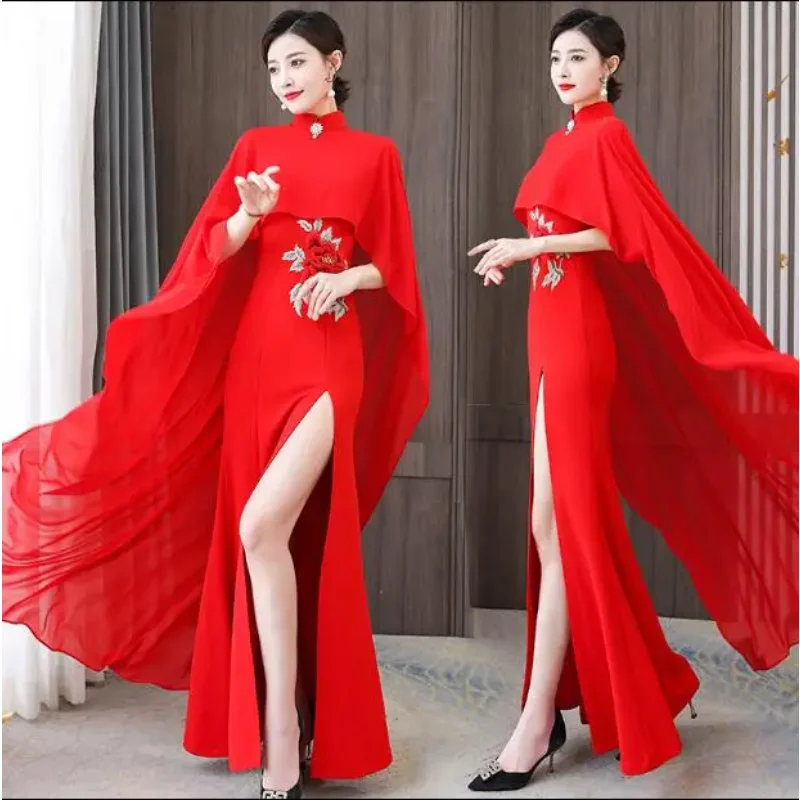 ปรับปรุงจีน Cheongsam เสื้อคลุมสไตล์ผู้หญิงชุดเย็บปักถักร้อย Qipao สีแดง Vintage Stage Chi pao