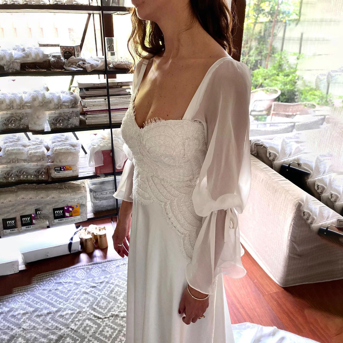 Robe de mariée en mousseline de soie, coupe basse personnalisée, manches longues transparentes, dentelle, Boho, extérieur, jardin, dos nu, fente latérale, robes de Rhfluide