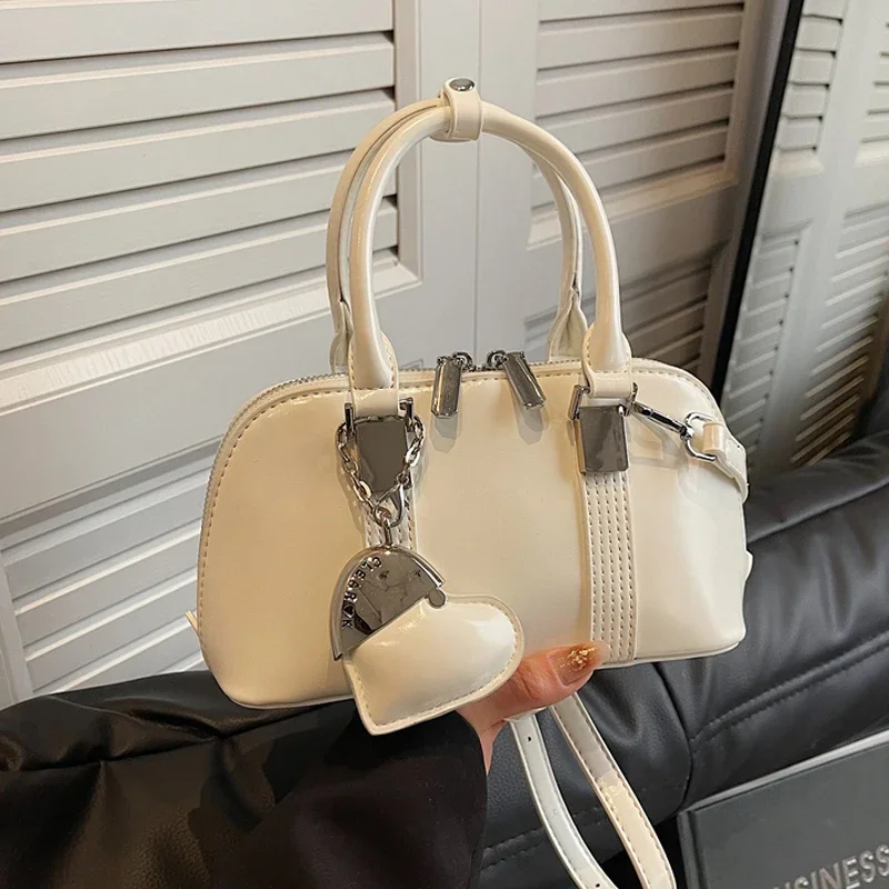 

Luxury Designer Square Handbag Korean Popular Women Versatile One Shoulder Crossbody Bags Chic Elegant Bowling Bag with Pendant