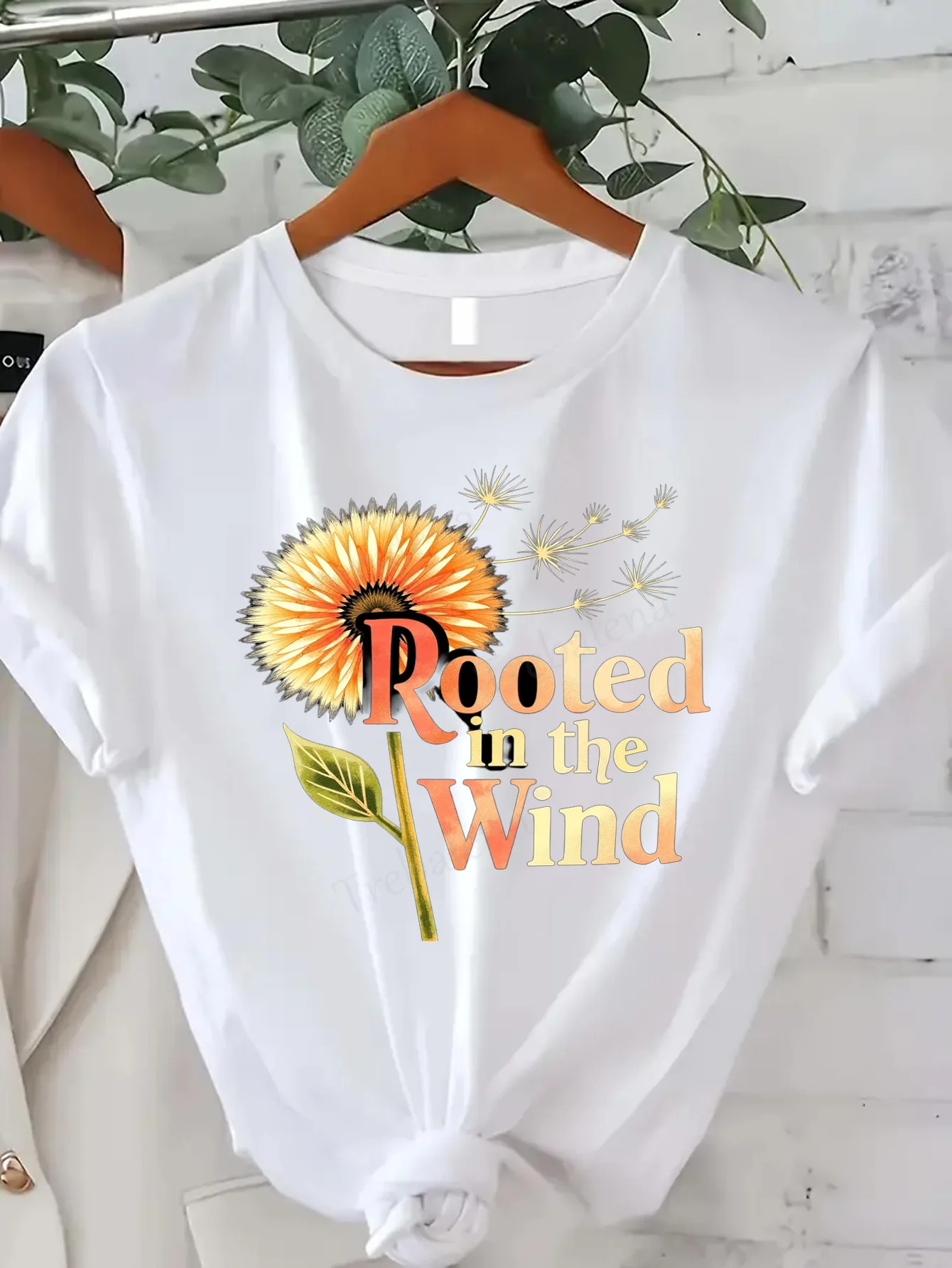 

Удобная женская футболка с принтом «Укорененная ветром»: женская футболка с цветочным рисунком»