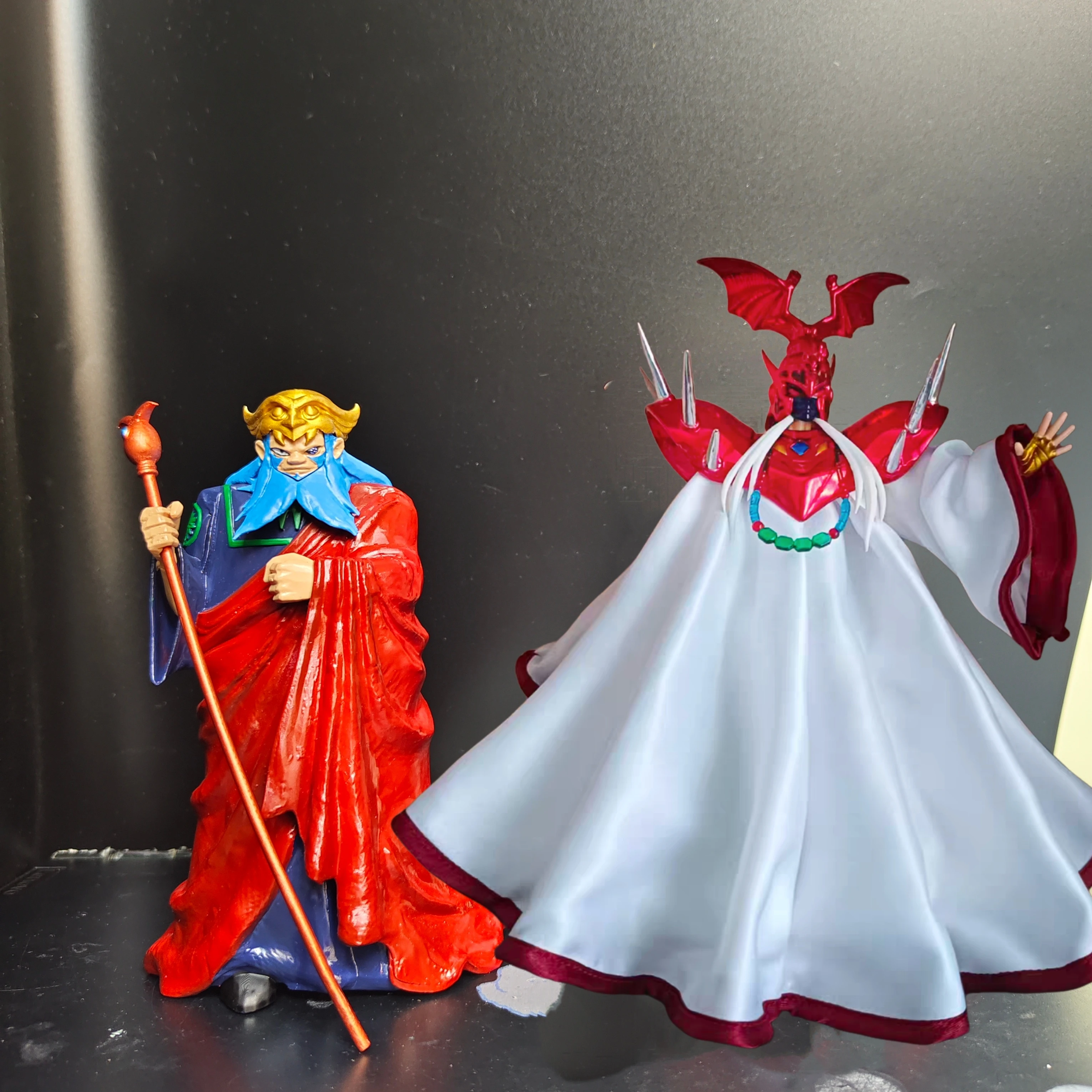 Saint Seiya Chief Estratista Gigas figuras Advisor ao Papa Estátua de Resina Modelo Figura Brinquedo