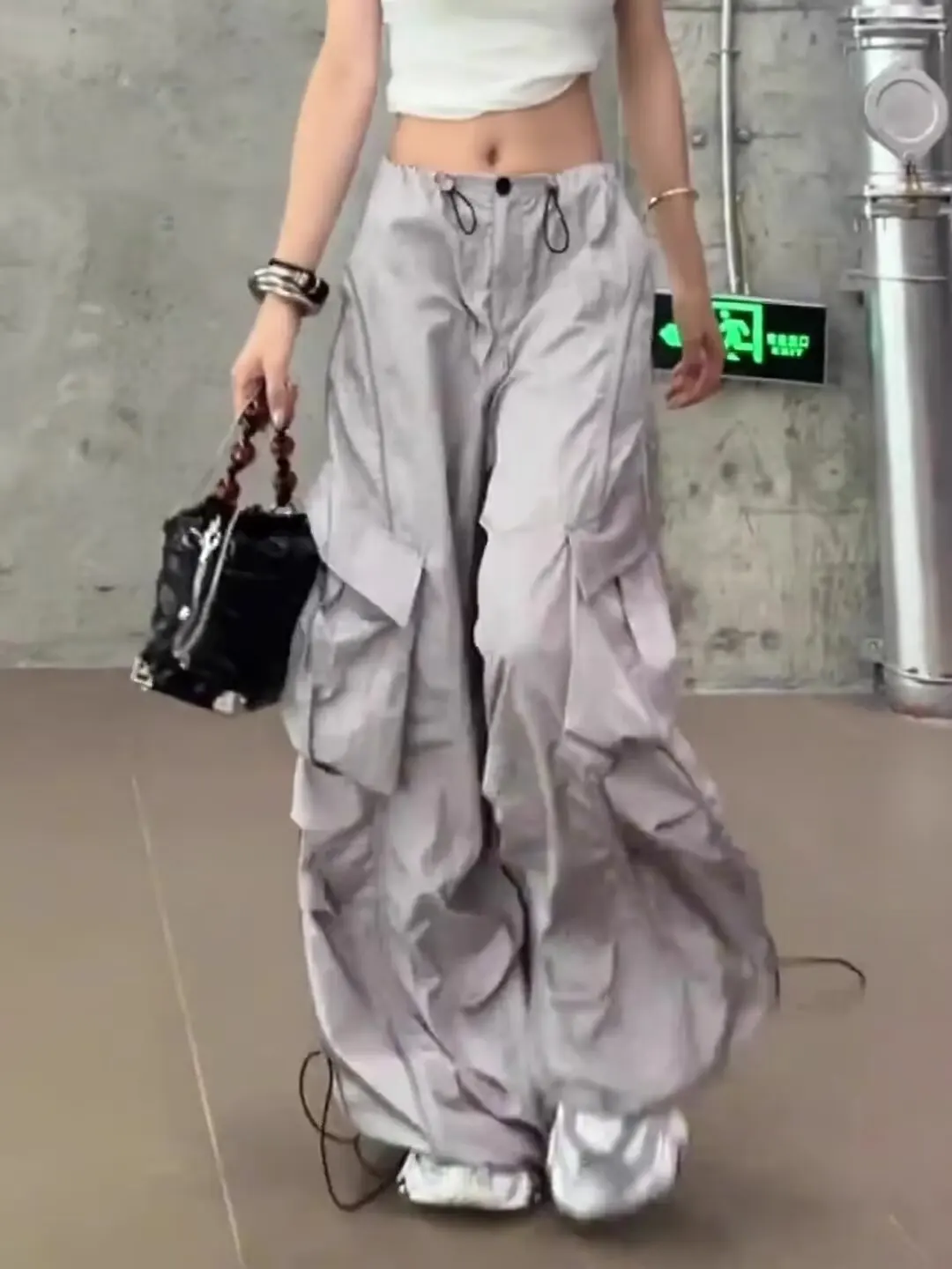 2024 Trendy Women Wide Leg Cargo Pants Street Vibes Flap Pockets Drawstring Ruched High Waist Parachute Pants Mujer