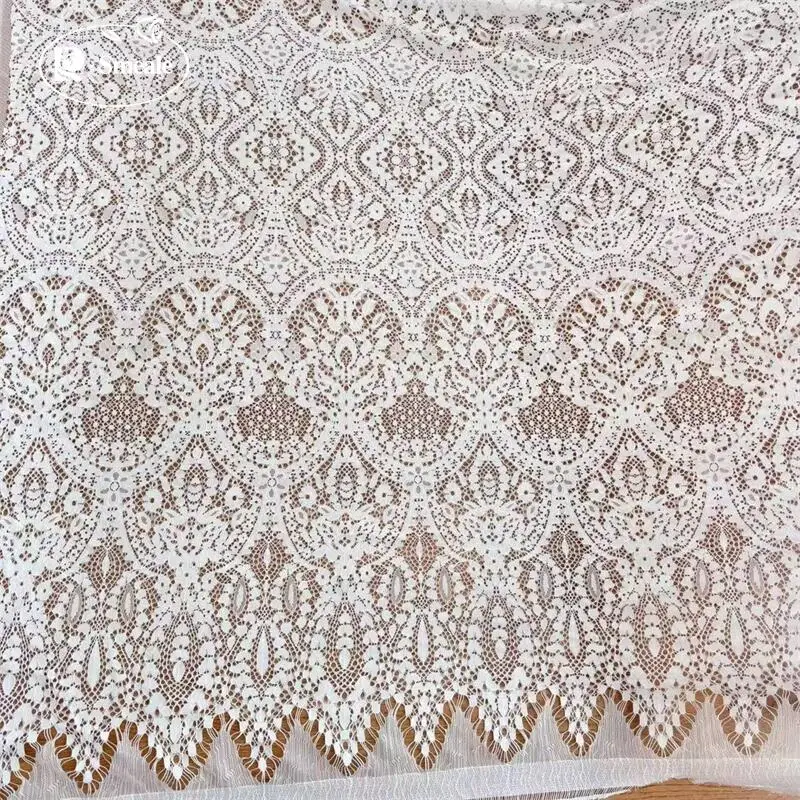 3 Meter Baumwollseil-Stickerei-Wimpernspitzenstoff. Weiße Hochzeitskleid-Blumen-Nähzubehör von hoher Qualität. – Detail 7