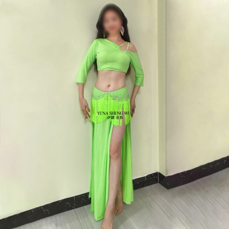 

Профессиональный костюм для танца живота для женщин, 2 шт., восточный костюм для выступлений, топ с короткими рукавами и сексуальная длинная юбка с разрезом и кисточками