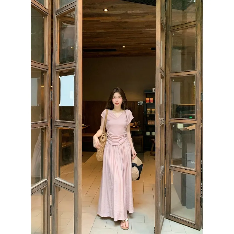 

Minimalist Ice Fog Pink Summer Soft Breeze Set Waist-Cut Halter Skirt Two-Piece Set Women's Fashion Ensemble Short Sleeve